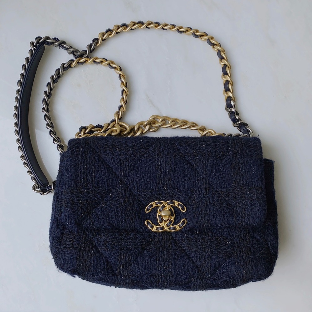 CHANEL Tweed Quilted Medium 19 Flap Navy/Black